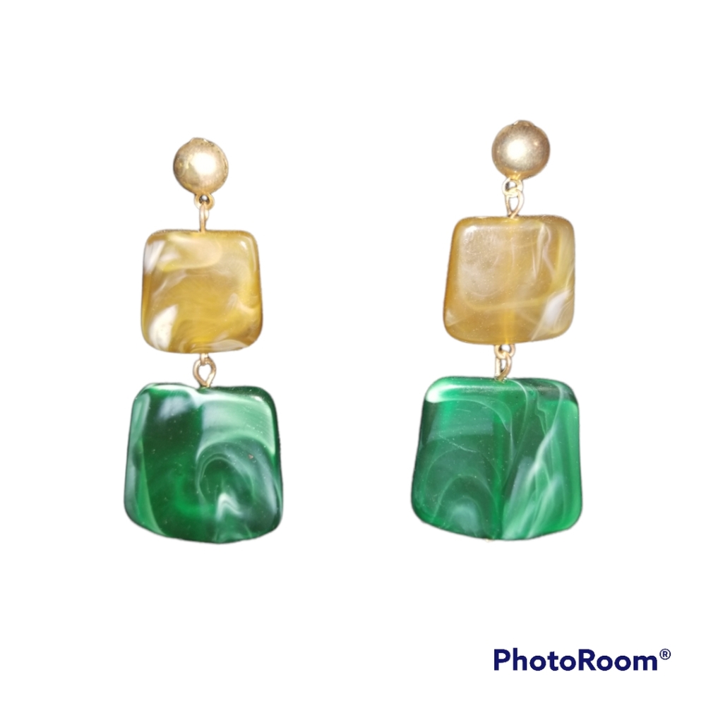 Beautiful Emerald/Jade Dangled Earrings
